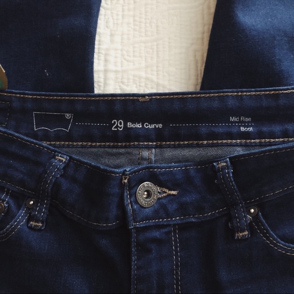 Levi’s Bold Curve Mid Rise Boot Cut Jeans - Picture 3 of 4